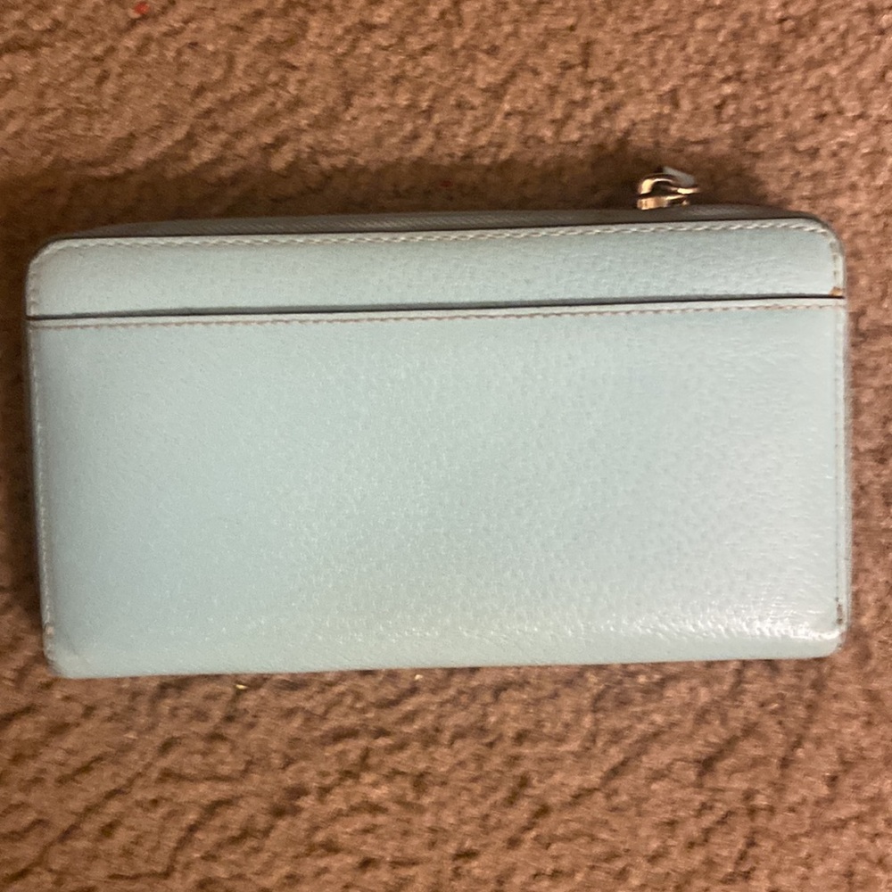 Kate Spade Wallet. - Picture 2 of 3